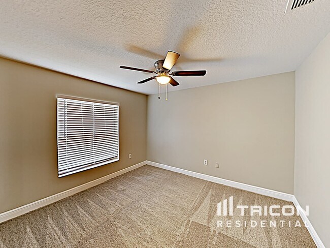 Building Photo - 401 Lisa Ann Ct