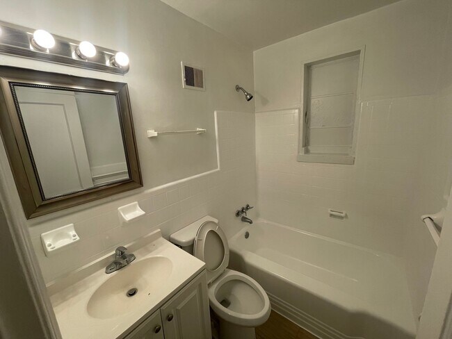 Building Photo - A 2 Bedroom Plus Den 1 Bath Brick Home Just Off Connecticut Ave. in Silver Spring