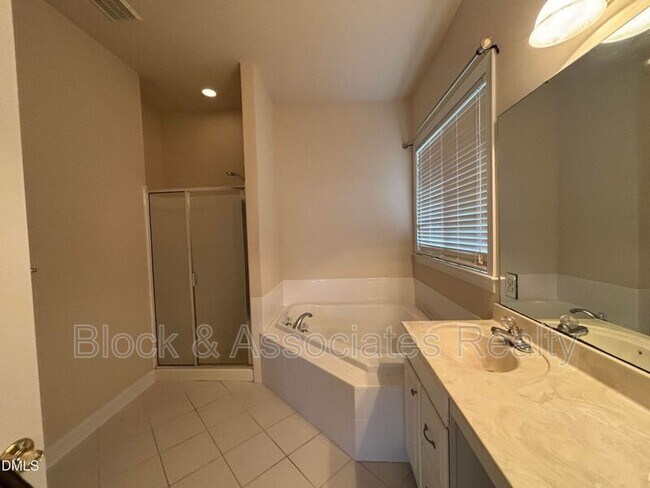 Building Photo - 11729 Broadfield Ct