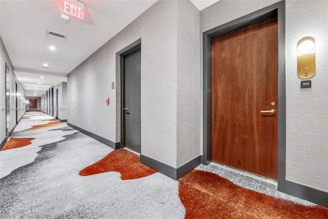 Building Photo - 2678 Tigertail Ave