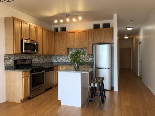 Building Photo - 2935 N Clybourn Ave