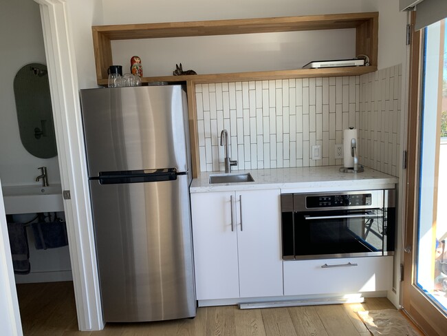 Kitchenette - 838 25th St