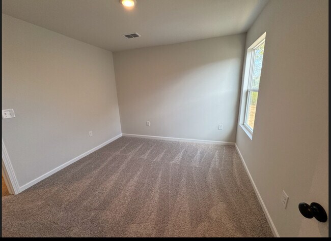 Building Photo - 106 Millbrook Dr