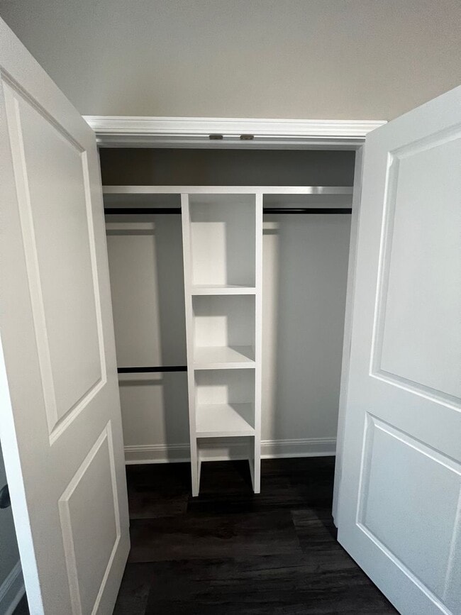 Building Photo - 1218 House St