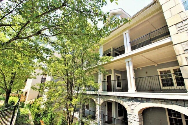 Building Photo - 175 Golf View Dr