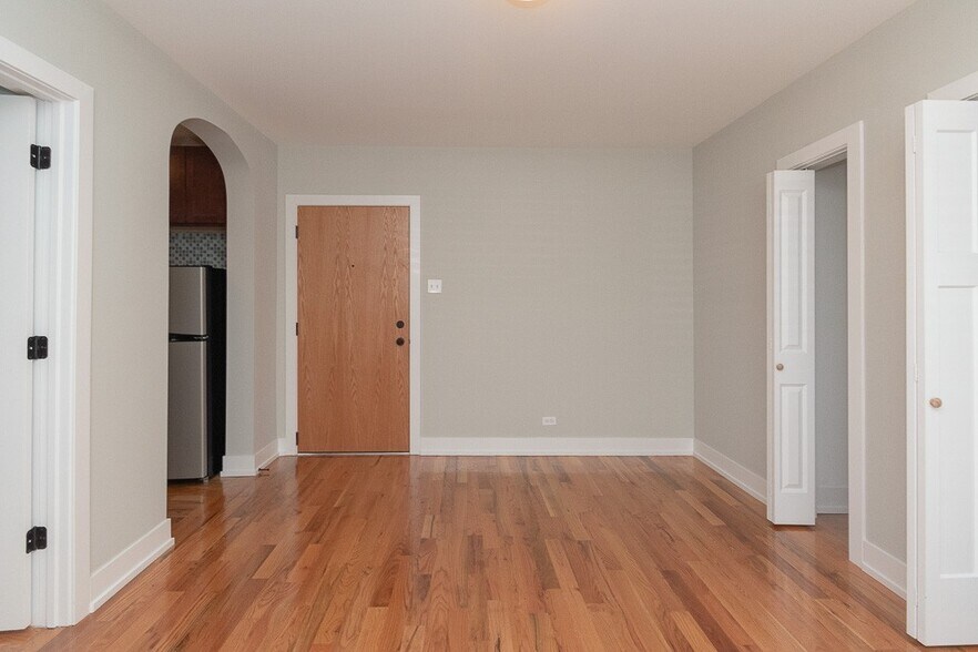 Building Photo - 553 W Arlington