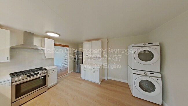 Building Photo - 328 W Pedregosa St