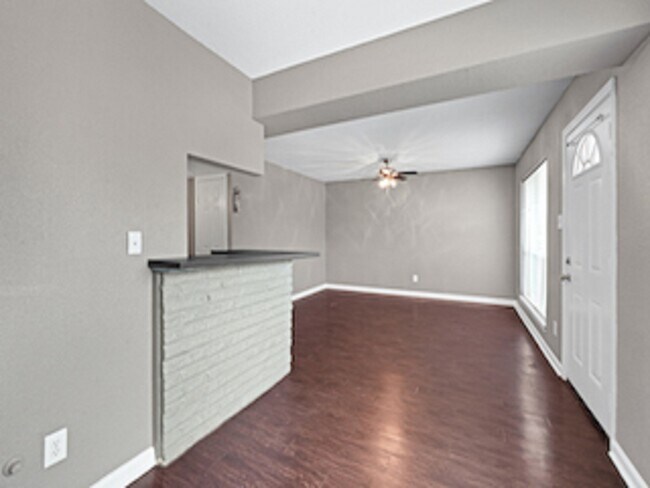 Building Photo - 3031 Sumpter St