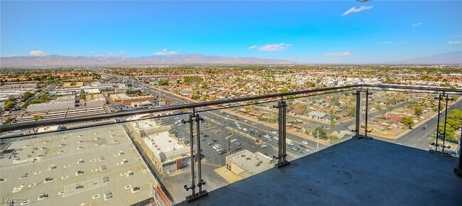 Building Photo - 4381 W Flamingo Rd