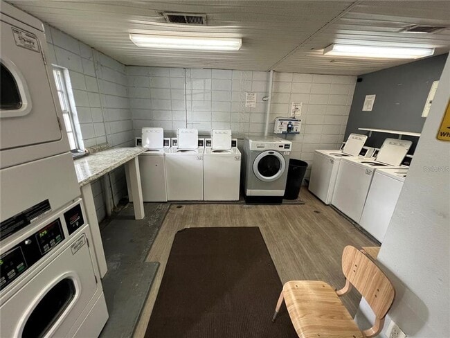 Building Photo - 2535 N Alafaya Trail