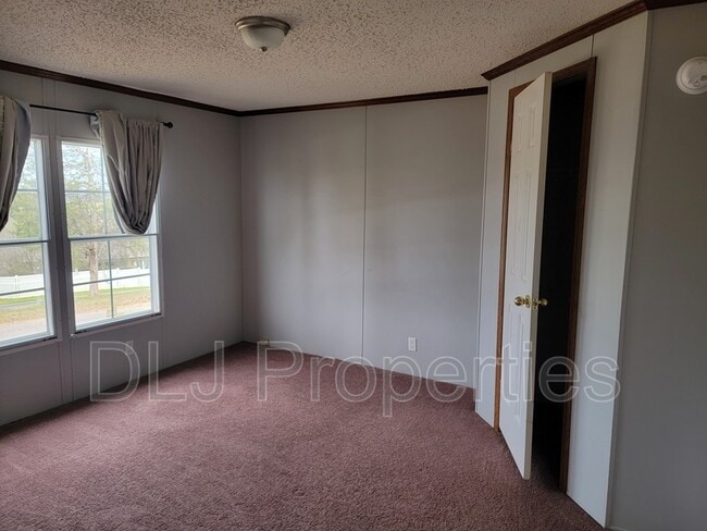 Building Photo - 2149 McCleary Rd