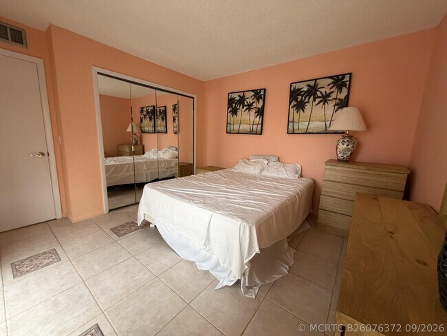 Building Photo - 9403 S Ocean Dr