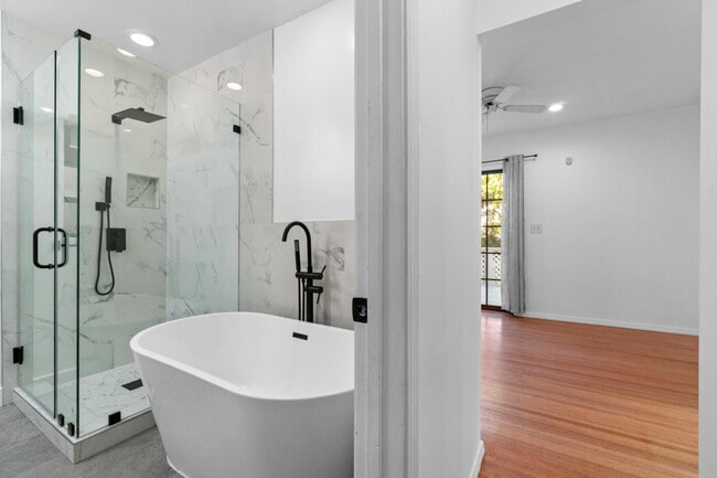 Building Photo - 8643 Clifton Way