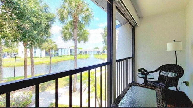 Building Photo - 1014 Green Pine Blvd