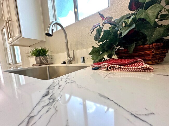 Building Photo - Available For viewing May 1, 2026. Beautiful SW Las Vegas Home. 4 Beds 2.5 Bath.