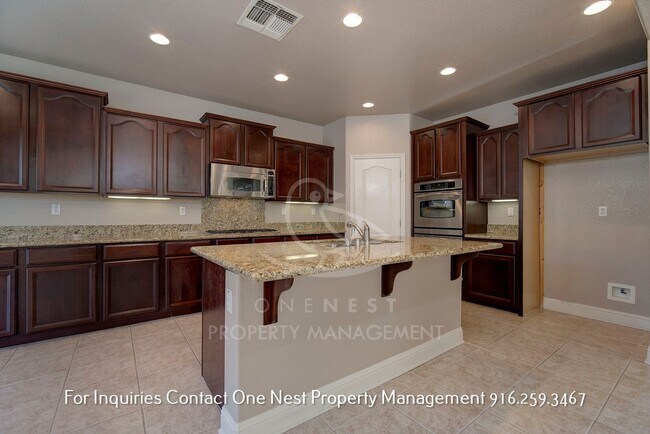 Building Photo - Fantastic - one of a kind 5 bdrm 4 bth home with pool