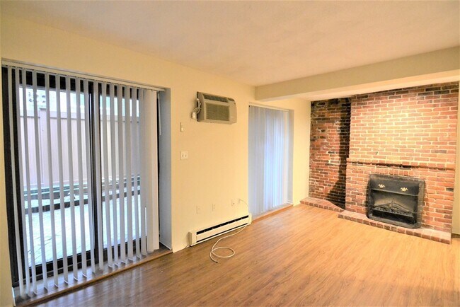 Building Photo - 67 St Germain St