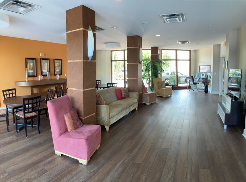 Building Photo - 470 3rd St S