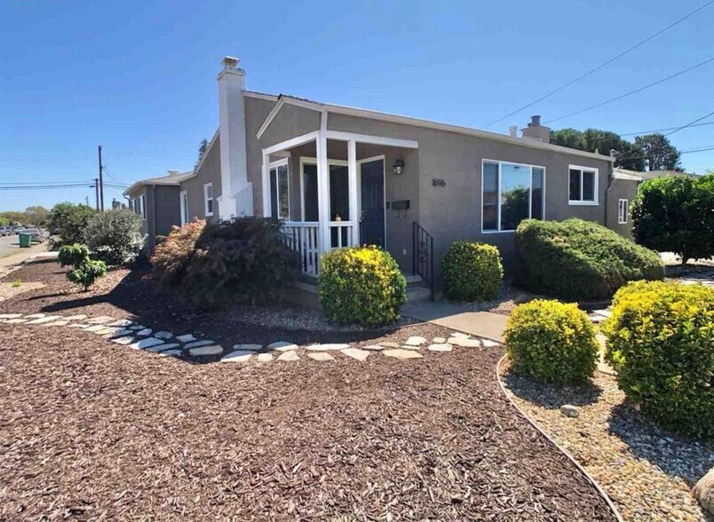 Primary Photo - 1696 140th Ave