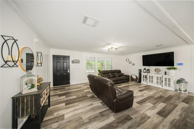 Building Photo - 755 N Quebrada St