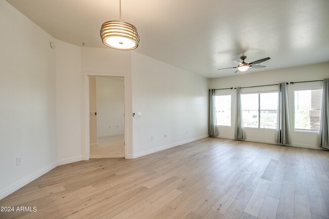 Building Photo - 5450 E Deer Valley Dr