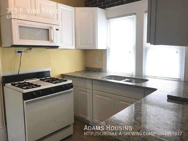 Building Photo - NEWLY RENOVATED LARGE 4 BEDROOM HOME