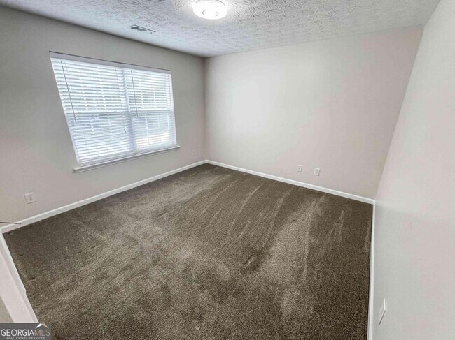 Building Photo - 6205 Tree Ridge Dr N W