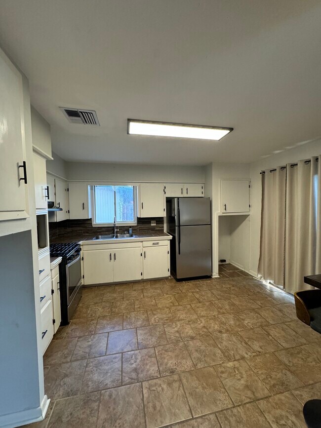 Building Photo - 305 Harrell Dr
