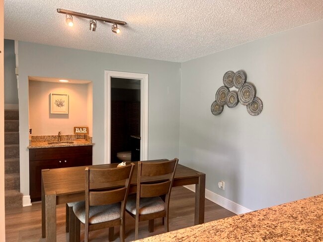 Building Photo - 141 E Riverside Dr