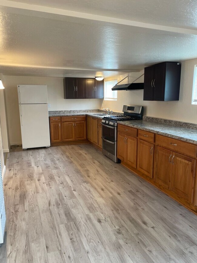 Building Photo - 12-781-02