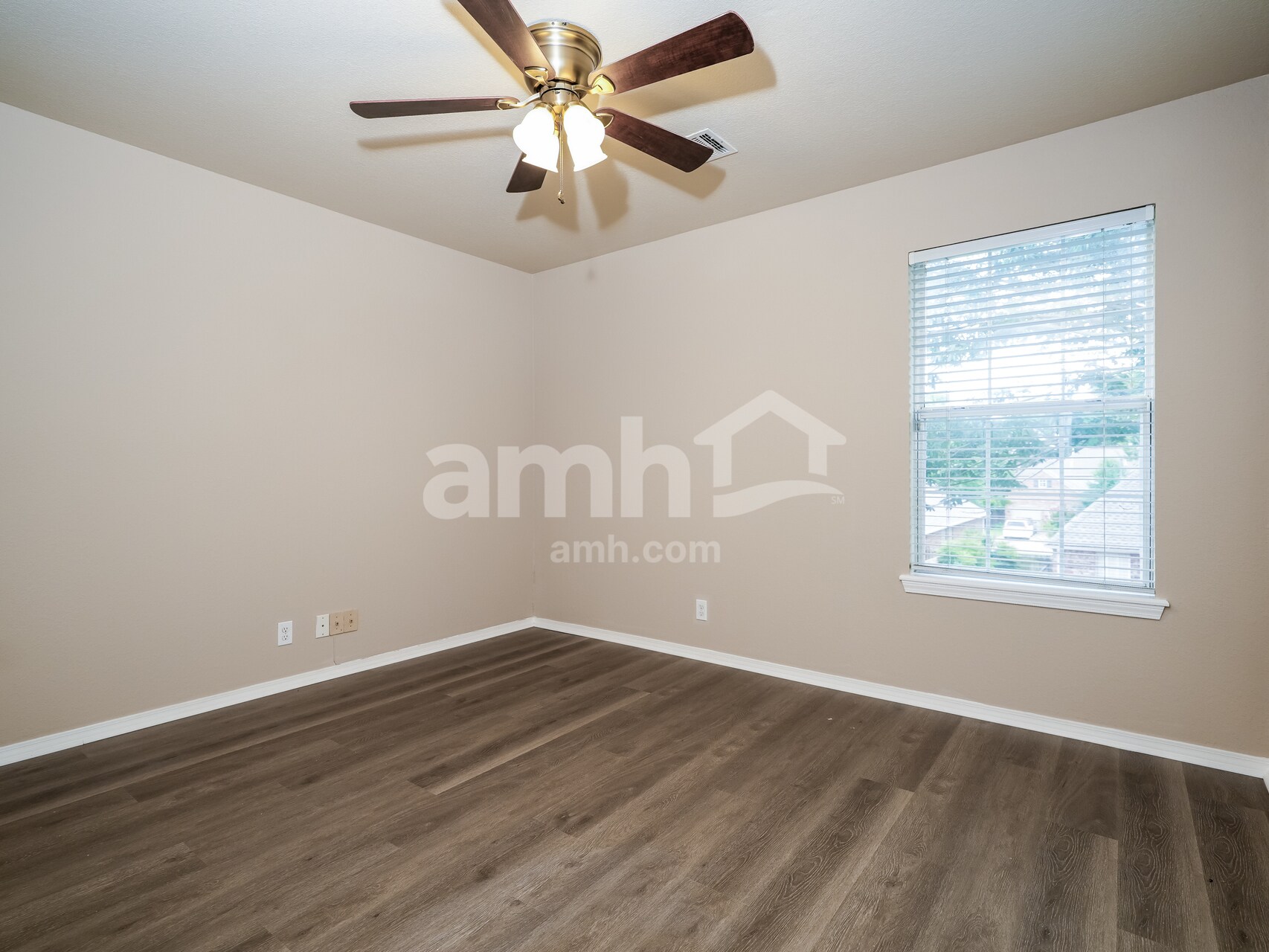 Building Photo - 513 N Sweet Gum Ave