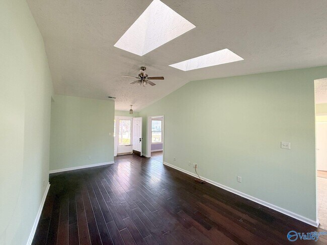 Building Photo - 158 Lewis Ln