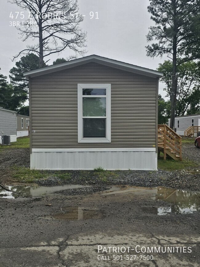 Building Photo - 475 E Robins St