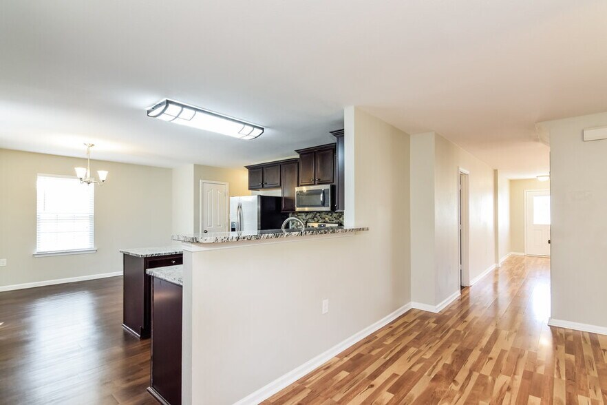 Building Photo - 12923 Settlers Trail Ct