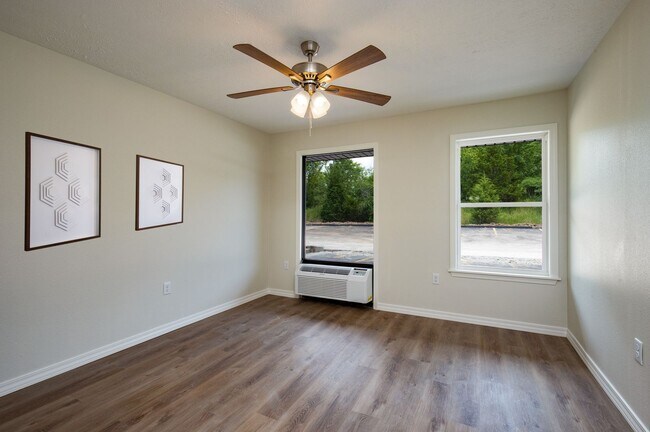 Building Photo - 2 bedroom 2 bath Apartment Branson MO- ADA compliant - Ask about our Move In Specials