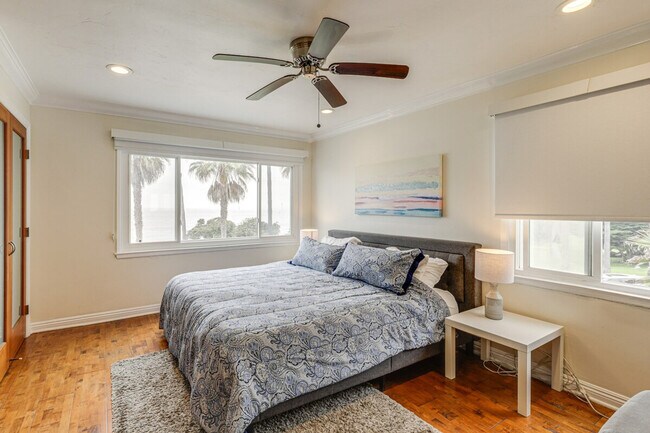 Building Photo - 1039 Coast Blvd