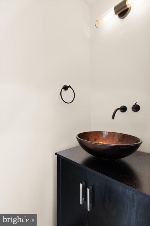 Building Photo - 2410 Alsop Ct