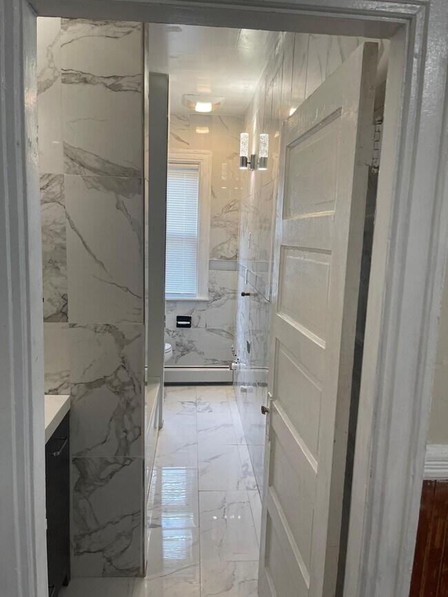 Building Photo - 95 Ring St