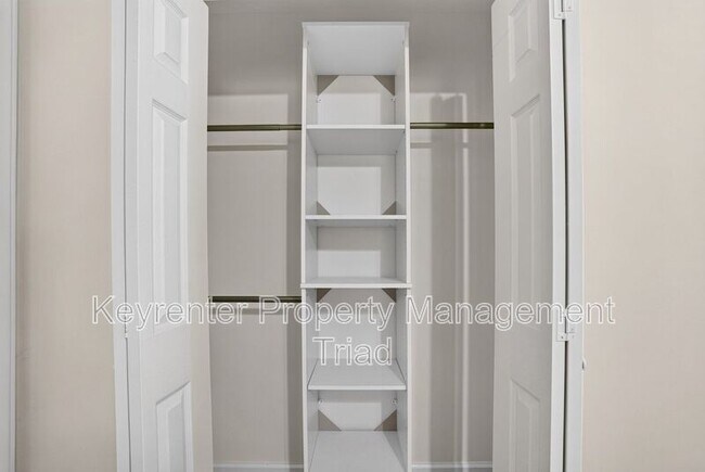 Building Photo - 5108 Lakeshore Ct