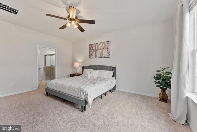 Building Photo - 493 Ensemble Wy