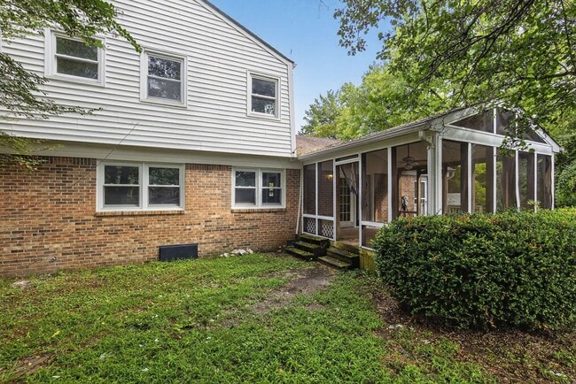 Building Photo - Lakeville Estates