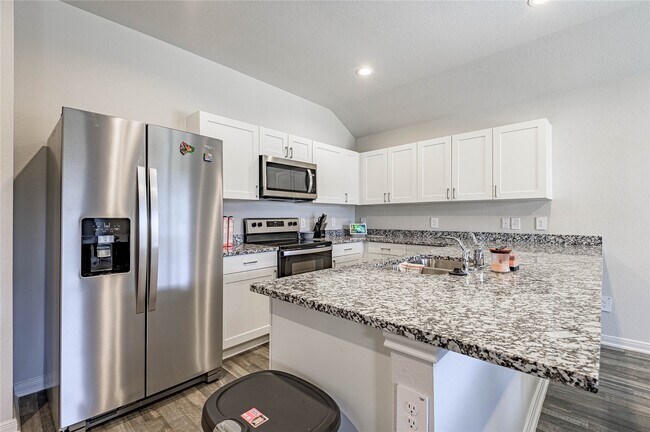 Building Photo - 410 Del Monte Dr