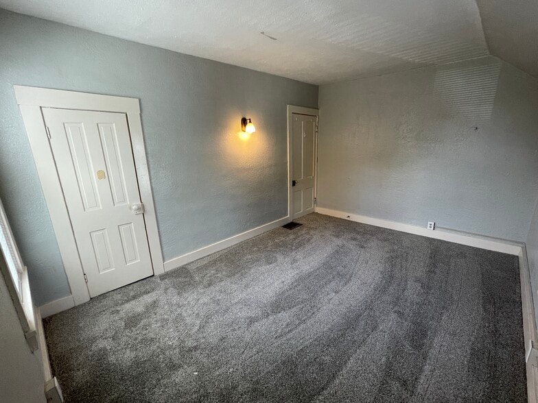 upstairs back room - 631 S 16th St