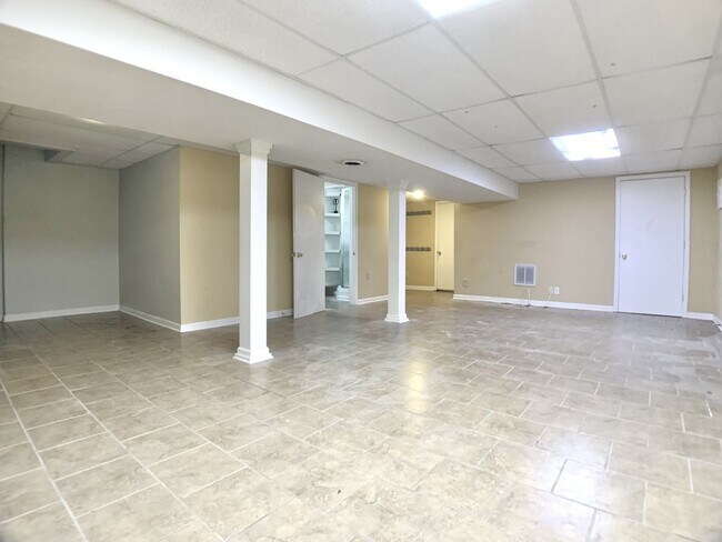Building Photo - 2707 Dove Ct