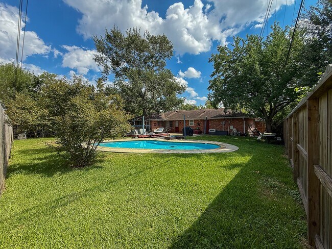 Building Photo - 8902 Blankenship Dr