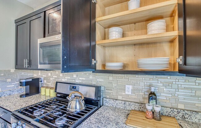 Building Photo - Furnished Eastside Beautiful 3 bed/2 baths for RENT Utilities & Wi-Fi INCLUDED