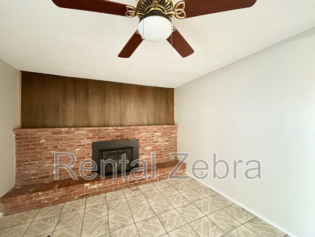 Building Photo - 3047 Bedford Dr