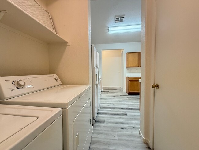 Building Photo - 813 Peachy Canyon Cir
