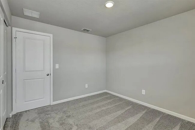 Building Photo - 5788 SE Edgewater Cir