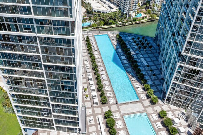 Building Photo - 485 Brickell Ave